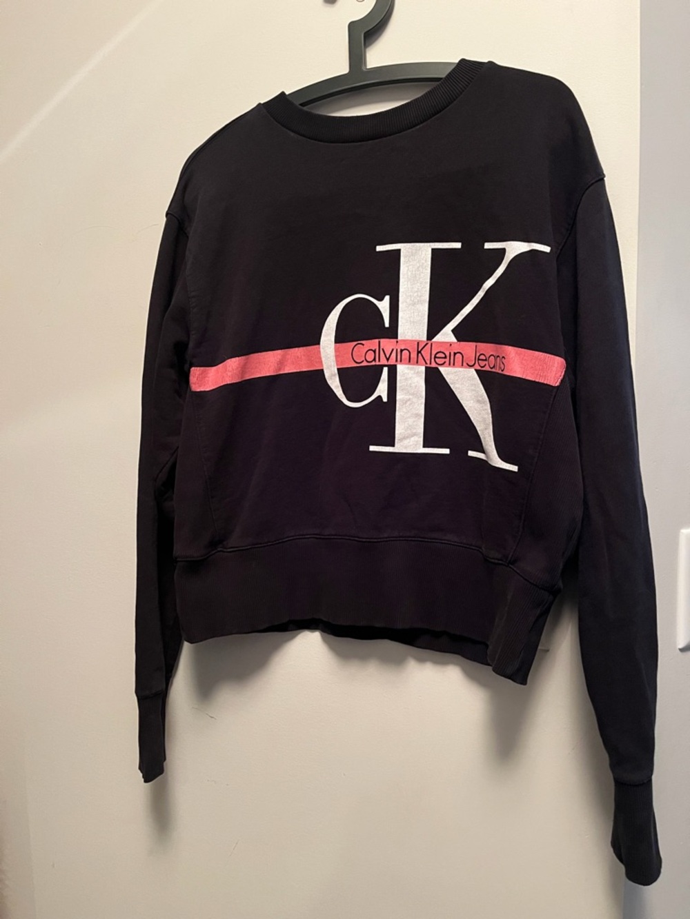 Calvin Klein Jeans shorter style sweater